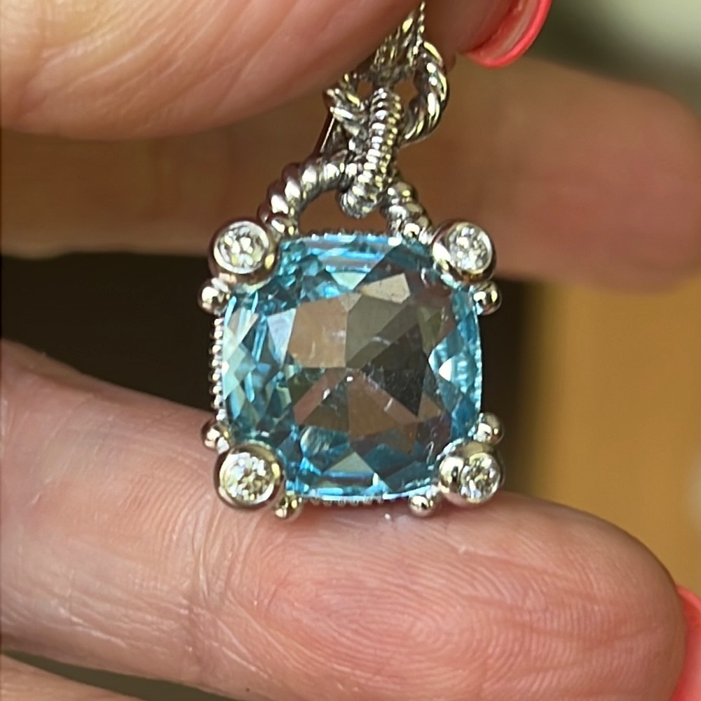Judith Ripka, 18 karat gold, diamond and blue topaz pendant - Picture 5 of 17